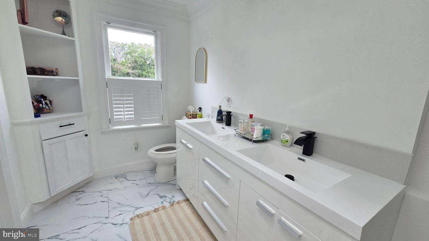 15620 COMPTON RD, CENTREVILLE, Virginia 20121, 5 Bedrooms Bedrooms, ,3 BathroomsBathrooms,Residential,For sale,15620 COMPTON RD,VAFX2265462 MLS # VAFX2265462