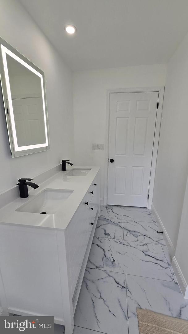 15620 COMPTON RD, CENTREVILLE, Virginia 20121, 5 Bedrooms Bedrooms, ,3 BathroomsBathrooms,Residential,For sale,15620 COMPTON RD,VAFX2265462 MLS # VAFX2265462