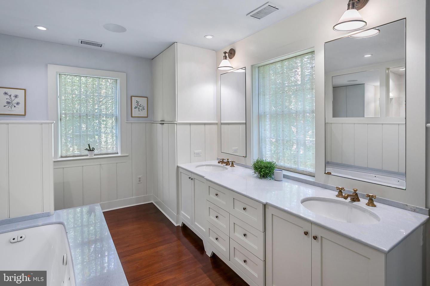 2824 CHAIN BRIDGE RD NW, WASHINGTON, District Of Columbia 20016, 5 Bedrooms Bedrooms, ,4 BathroomsBathrooms,Residential,For sale,2824 CHAIN BRIDGE RD NW,DCDC2220894 MLS # DCDC2220894