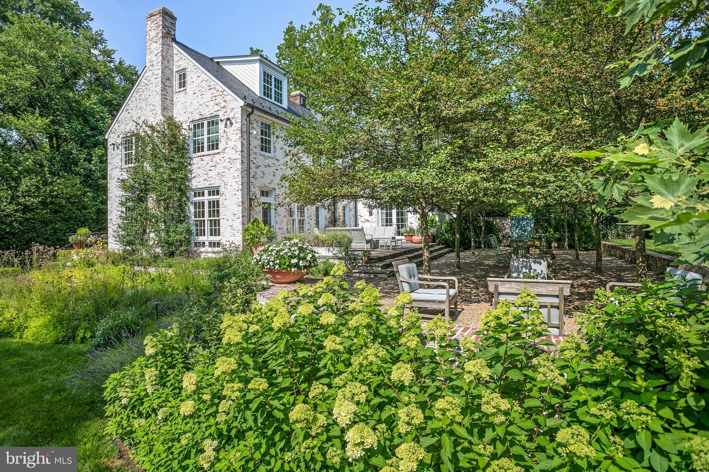 2824 CHAIN BRIDGE RD NW, WASHINGTON, District Of Columbia 20016, 5 Bedrooms Bedrooms, ,4 BathroomsBathrooms,Residential,For sale,2824 CHAIN BRIDGE RD NW,DCDC2220894 MLS # DCDC2220894