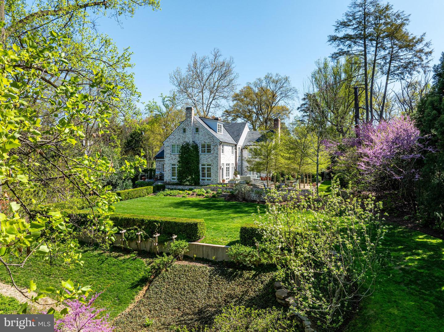 2824 CHAIN BRIDGE RD NW, WASHINGTON, District Of Columbia 20016, 5 Bedrooms Bedrooms, ,4 BathroomsBathrooms,Residential,For sale,2824 CHAIN BRIDGE RD NW,DCDC2220894 MLS # DCDC2220894