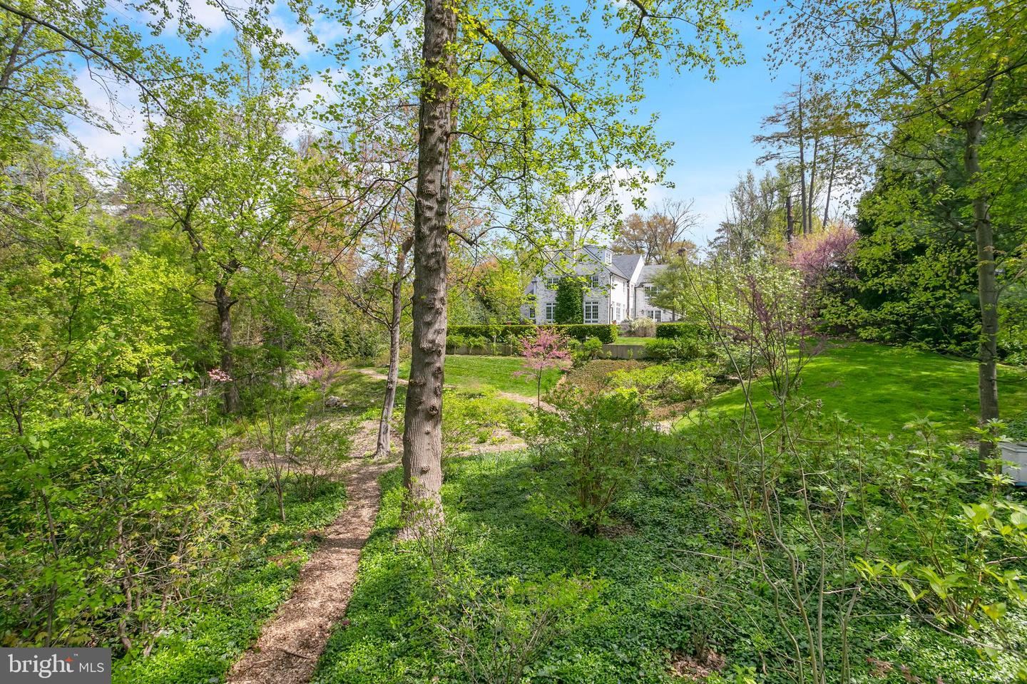 2824 CHAIN BRIDGE RD NW, WASHINGTON, District Of Columbia 20016, 5 Bedrooms Bedrooms, ,4 BathroomsBathrooms,Residential,For sale,2824 CHAIN BRIDGE RD NW,DCDC2220894 MLS # DCDC2220894