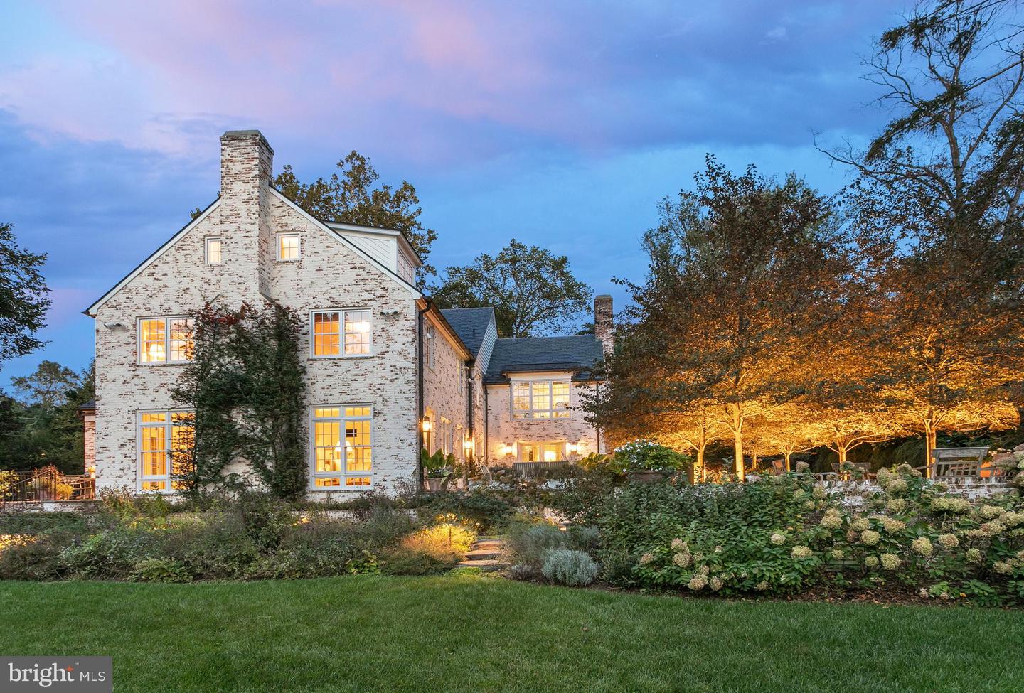 2824 CHAIN BRIDGE RD NW, WASHINGTON, District Of Columbia 20016, 5 Bedrooms Bedrooms, ,4 BathroomsBathrooms,Residential,For sale,2824 CHAIN BRIDGE RD NW,DCDC2220894 MLS # DCDC2220894