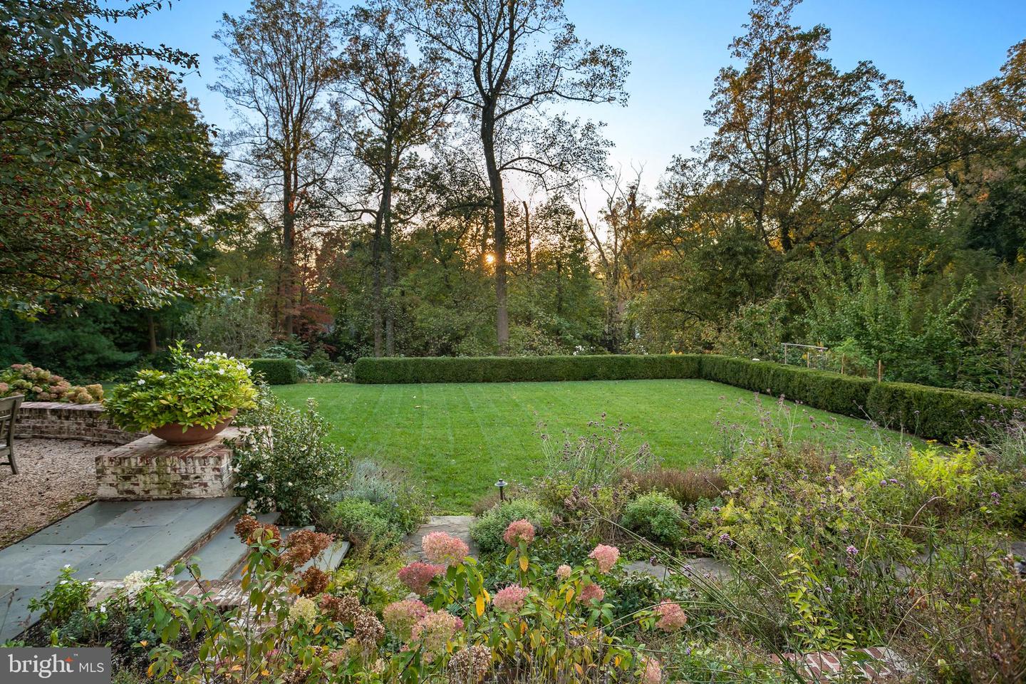 2824 CHAIN BRIDGE RD NW, WASHINGTON, District Of Columbia 20016, 5 Bedrooms Bedrooms, ,4 BathroomsBathrooms,Residential,For sale,2824 CHAIN BRIDGE RD NW,DCDC2220894 MLS # DCDC2220894