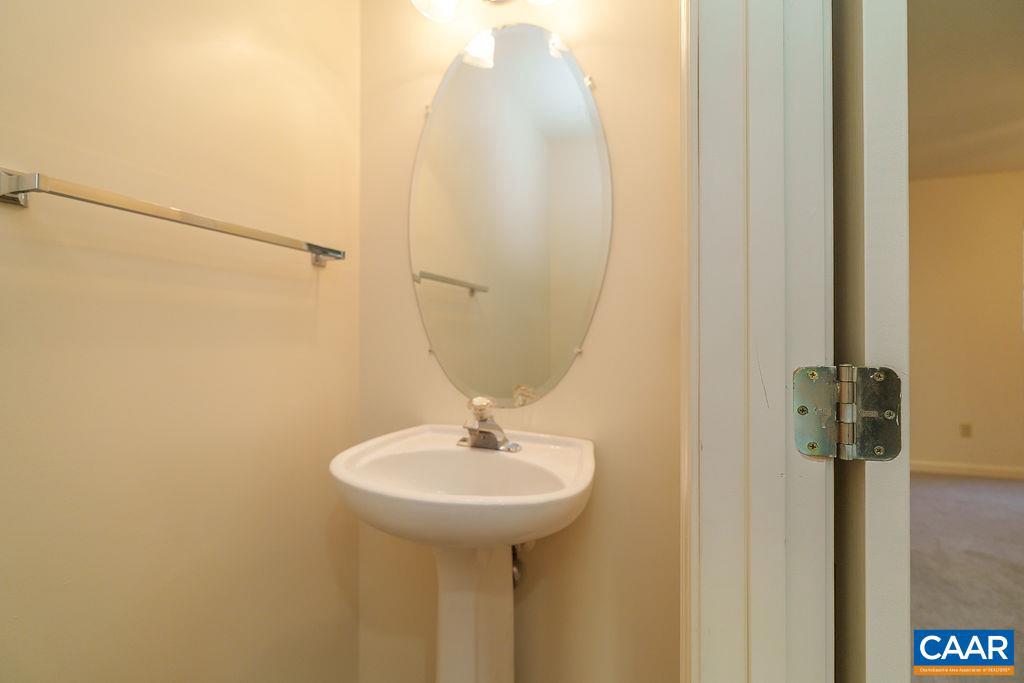 105 GREENWICH CT, CHARLOTTESVILLE, Virginia 22902, 3 Bedrooms Bedrooms, ,2 BathroomsBathrooms,Residential,For sale,105 GREENWICH CT,668683 MLS # 668683
