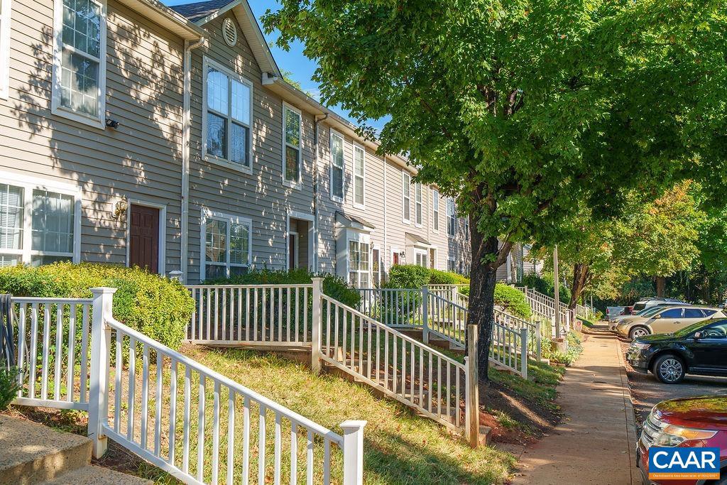 105 GREENWICH CT, CHARLOTTESVILLE, Virginia 22902, 3 Bedrooms Bedrooms, ,2 BathroomsBathrooms,Residential,For sale,105 GREENWICH CT,668683 MLS # 668683
