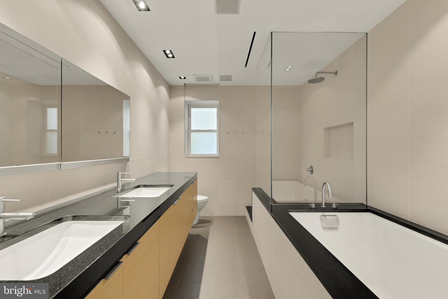 2101 CONNECTICUT AVE NW #24, WASHINGTON, District Of Columbia 20008, 3 Bedrooms Bedrooms, ,3 BathroomsBathrooms,Residential,For sale,2101 CONNECTICUT AVE NW #24,DCDC2221078 MLS # DCDC2221078