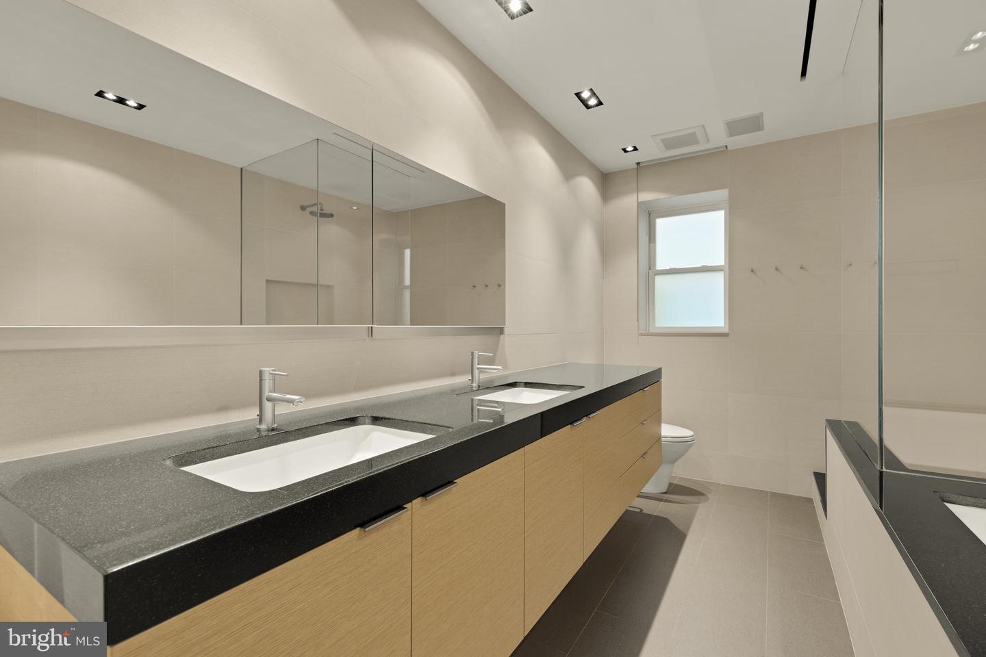 2101 CONNECTICUT AVE NW #24, WASHINGTON, District Of Columbia 20008, 3 Bedrooms Bedrooms, ,3 BathroomsBathrooms,Residential,For sale,2101 CONNECTICUT AVE NW #24,DCDC2221078 MLS # DCDC2221078