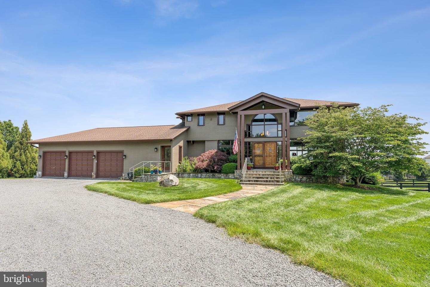 15724 TRAPSHIRE CT, WATERFORD, Virginia 20197, 4 Bedrooms Bedrooms, ,3 BathroomsBathrooms,Residential,For sale,15724 TRAPSHIRE CT,VALO2106344 MLS # VALO2106344