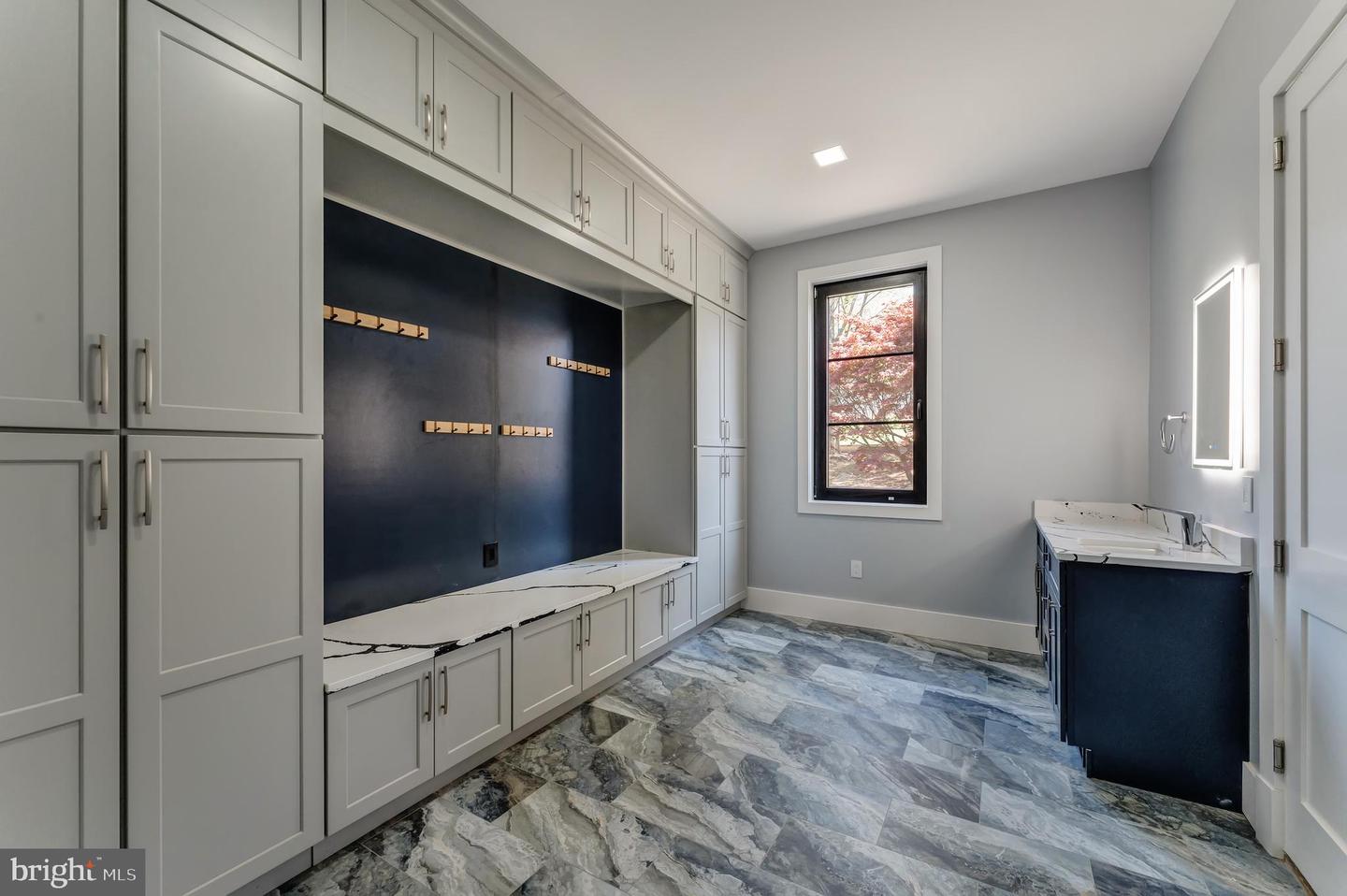 11610 LEESBURG PIKE, HERNDON, Virginia 20170, 6 Bedrooms Bedrooms, ,5 BathroomsBathrooms,Residential,For sale,11610 LEESBURG PIKE,VAFX2235004 MLS # VAFX2235004