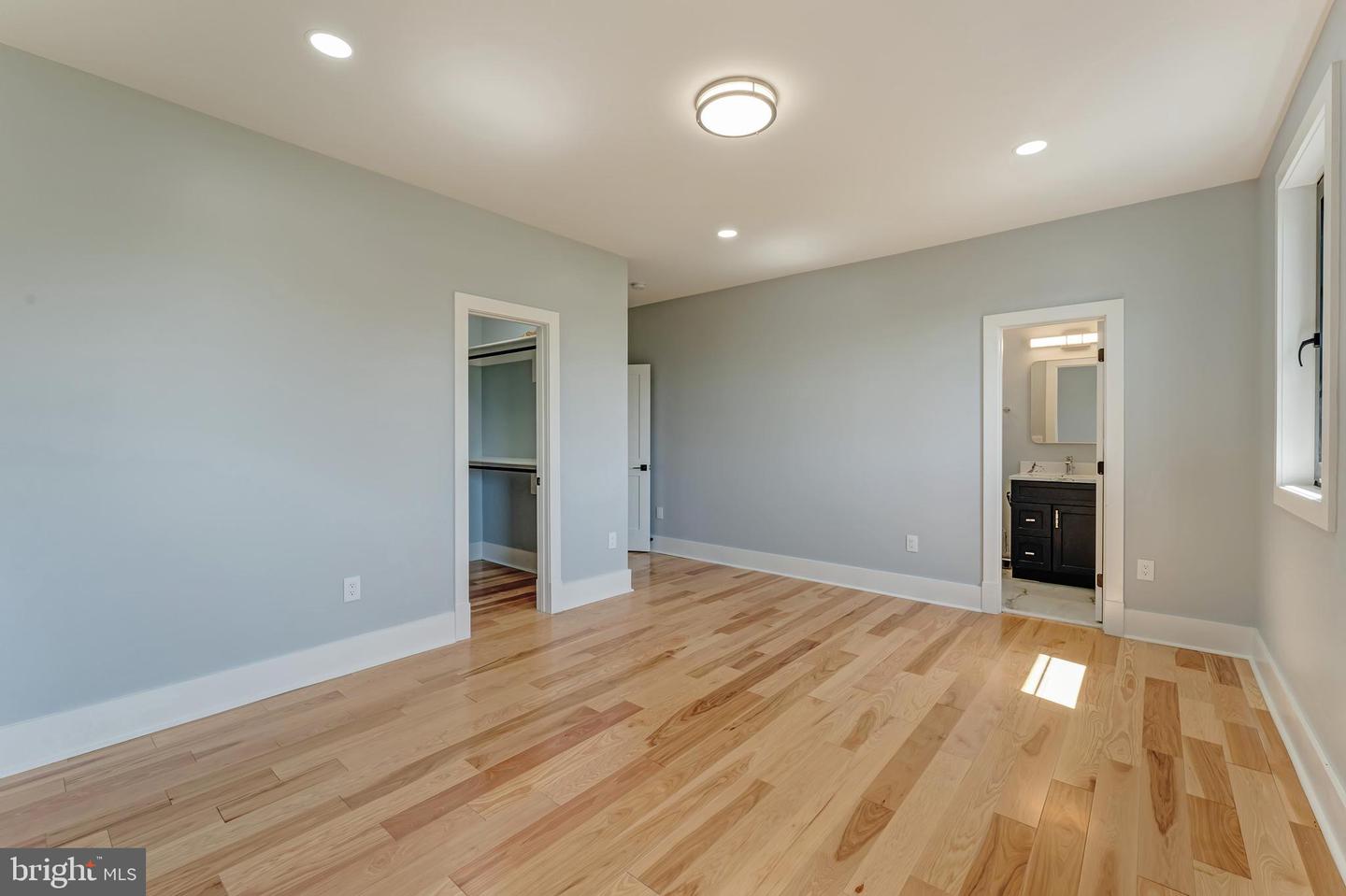 11610 LEESBURG PIKE, HERNDON, Virginia 20170, 6 Bedrooms Bedrooms, ,5 BathroomsBathrooms,Residential,For sale,11610 LEESBURG PIKE,VAFX2235004 MLS # VAFX2235004