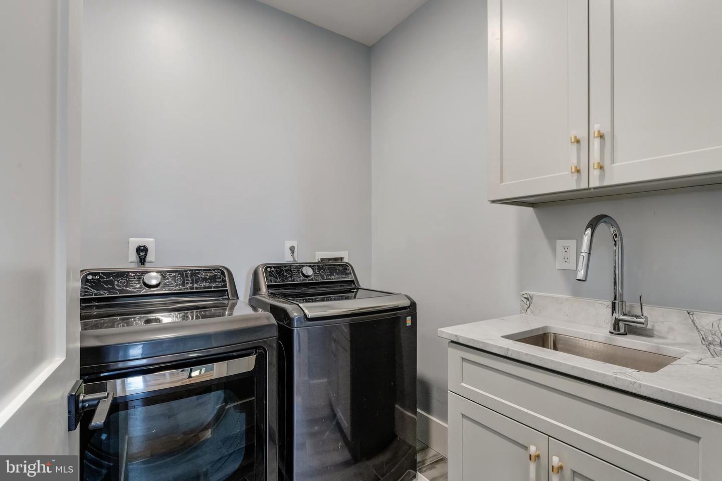 11610 LEESBURG PIKE, HERNDON, Virginia 20170, 6 Bedrooms Bedrooms, ,5 BathroomsBathrooms,Residential,For sale,11610 LEESBURG PIKE,VAFX2235004 MLS # VAFX2235004