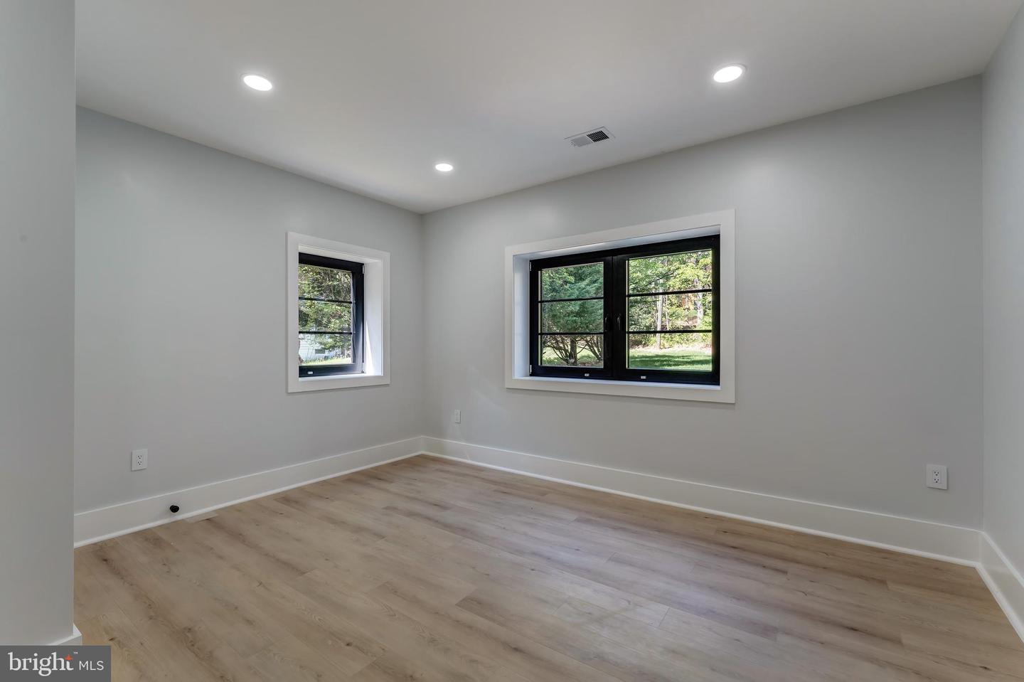 11610 LEESBURG PIKE, HERNDON, Virginia 20170, 6 Bedrooms Bedrooms, ,5 BathroomsBathrooms,Residential,For sale,11610 LEESBURG PIKE,VAFX2235004 MLS # VAFX2235004