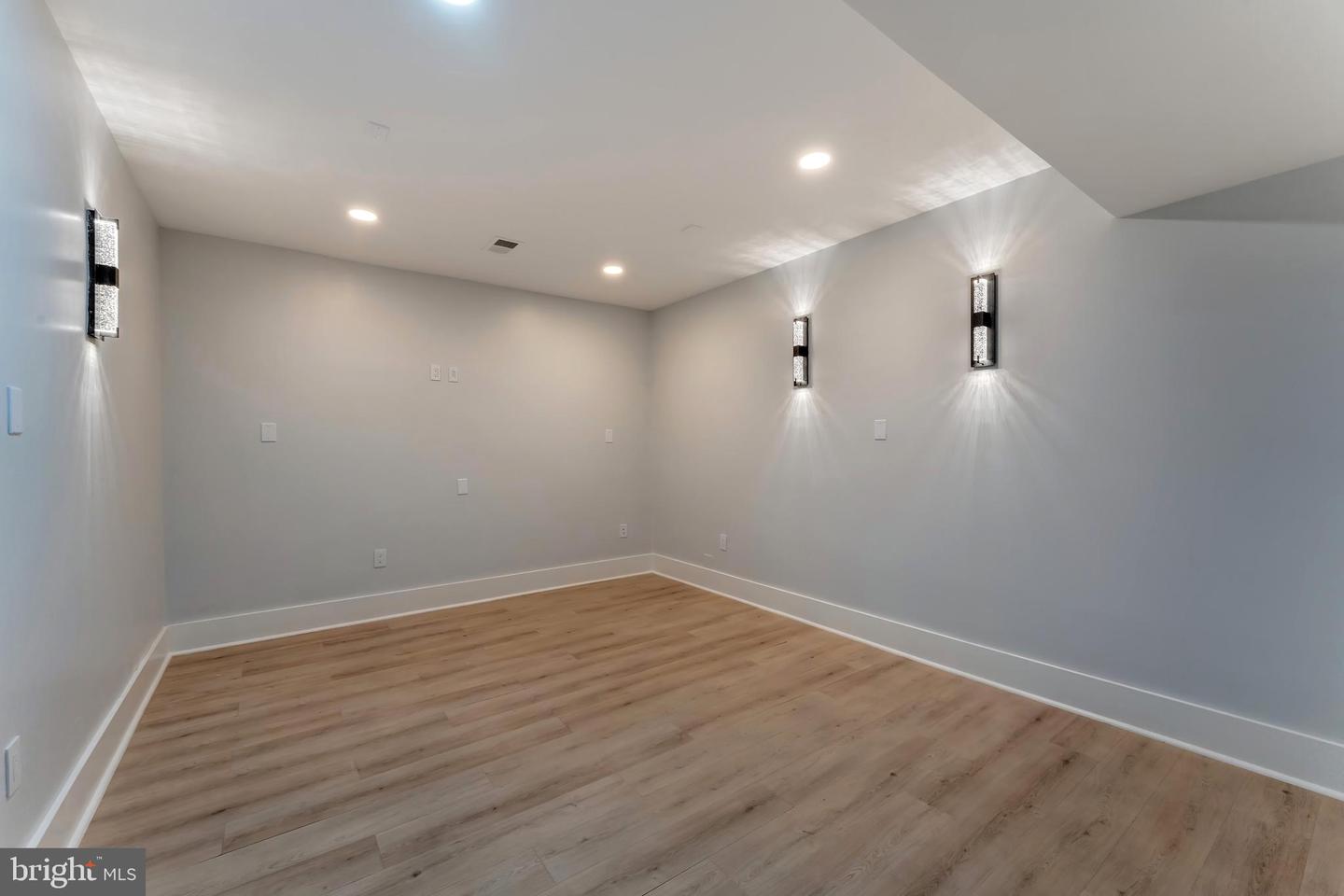 11610 LEESBURG PIKE, HERNDON, Virginia 20170, 6 Bedrooms Bedrooms, ,5 BathroomsBathrooms,Residential,For sale,11610 LEESBURG PIKE,VAFX2235004 MLS # VAFX2235004