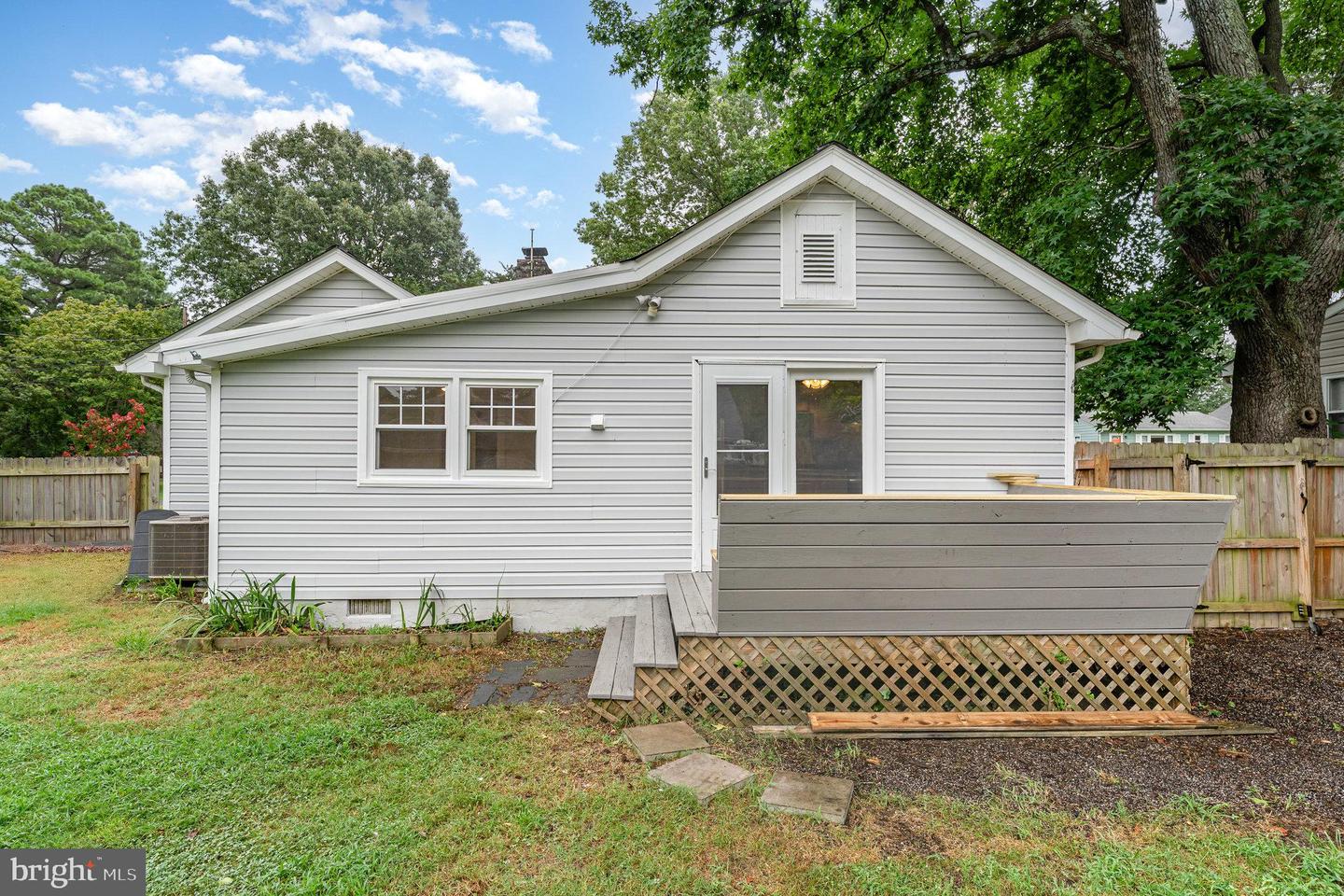 143 5TH ST, COLONIAL BEACH, Virginia 22443, 2 Bedrooms Bedrooms, ,1 BathroomBathrooms,Residential,For sale,143 5TH ST,VAWE2009304 MLS # VAWE2009304