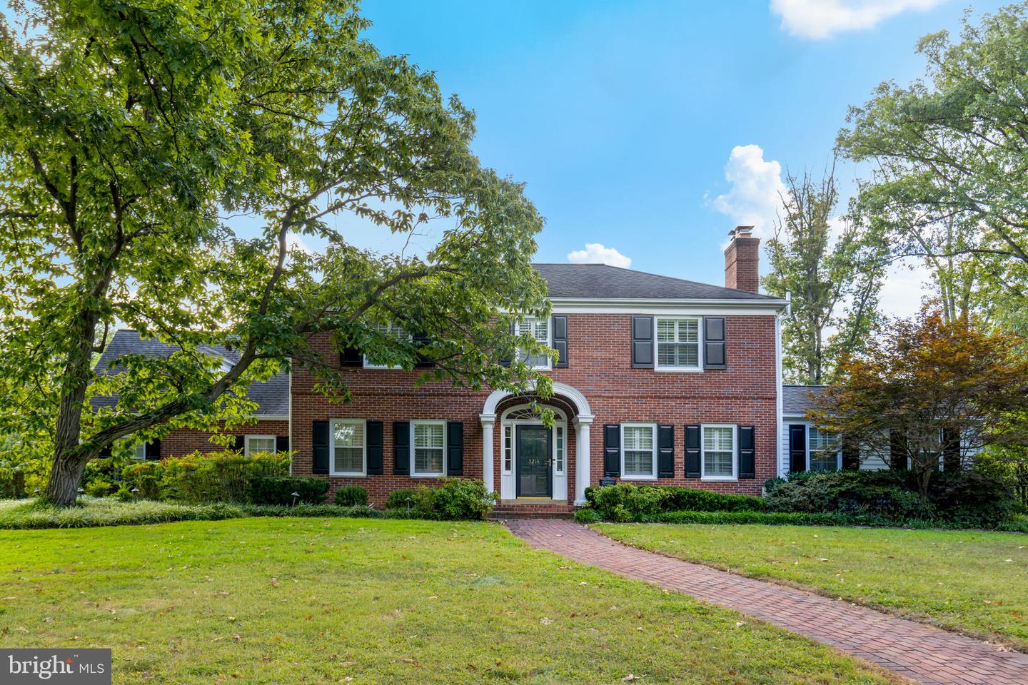 3215 JUNIPER LN, FALLS CHURCH, Virginia 22044, 4 Bedrooms Bedrooms, ,3 BathroomsBathrooms,Residential,For sale,3215 JUNIPER LN,VAFX2259914 MLS # VAFX2259914