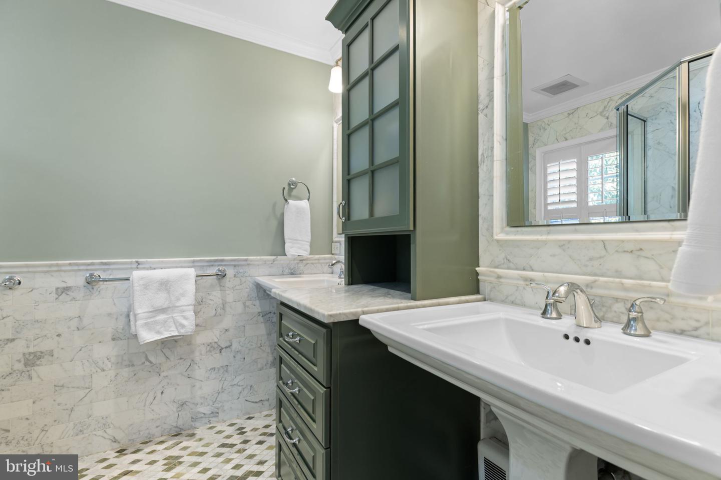 3215 JUNIPER LN, FALLS CHURCH, Virginia 22044, 4 Bedrooms Bedrooms, ,3 BathroomsBathrooms,Residential,For sale,3215 JUNIPER LN,VAFX2259914 MLS # VAFX2259914