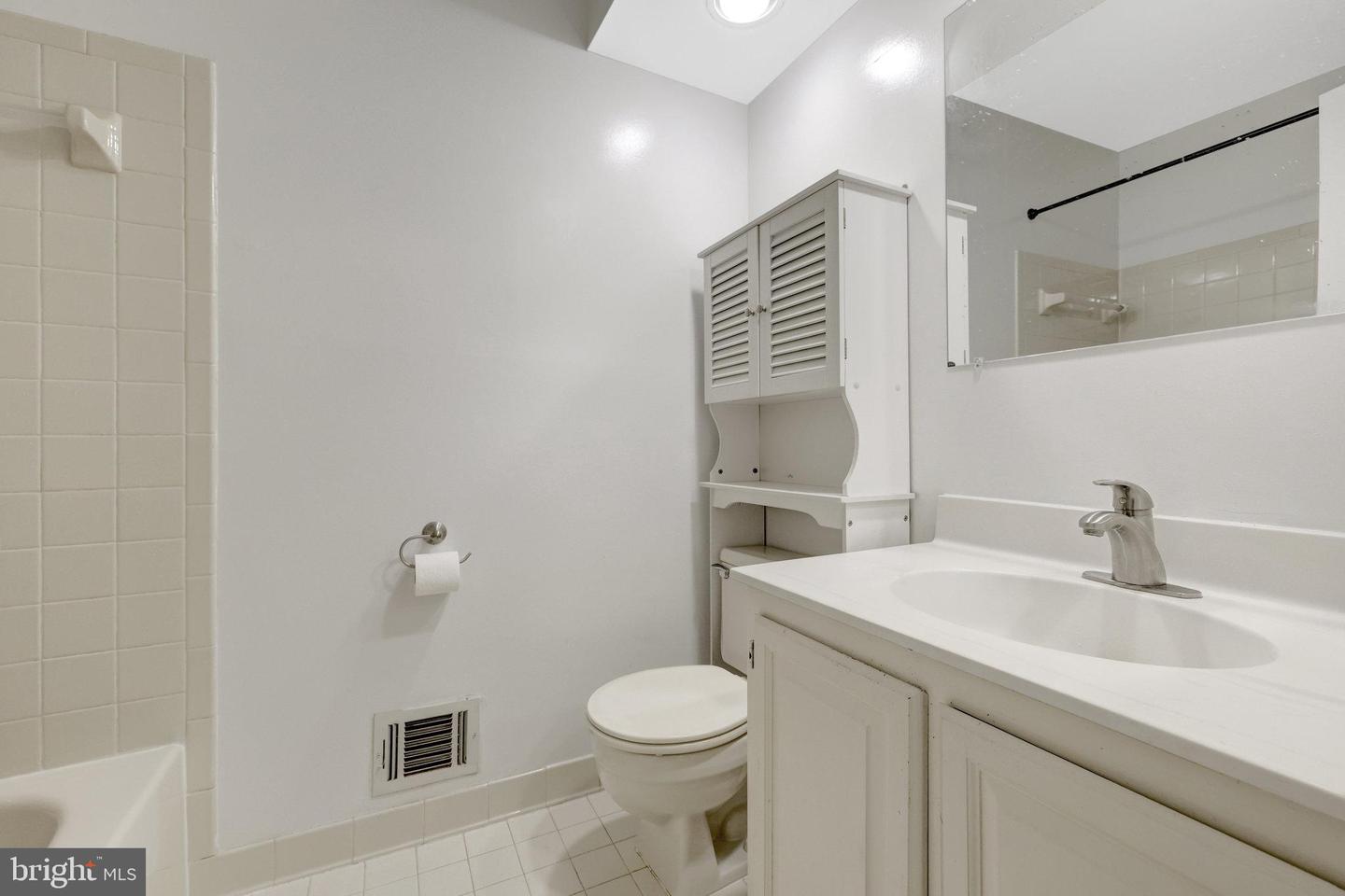 14445 SALISBURY PLAIN CT, CENTREVILLE, Virginia 20120, 2 Bedrooms Bedrooms, ,2 BathroomsBathrooms,Residential,For sale,14445 SALISBURY PLAIN CT,VAFX2260336 MLS # VAFX2260336
