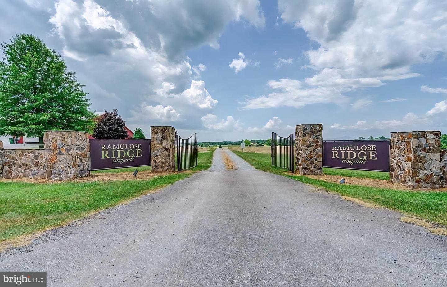 3061 HENDRICKS STORE RD, MONETA, Virginia 24121, 3 Bedrooms Bedrooms, ,4 BathroomsBathrooms,Farm,For sale,3061 HENDRICKS STORE RD,VABV2000248 MLS # VABV2000248