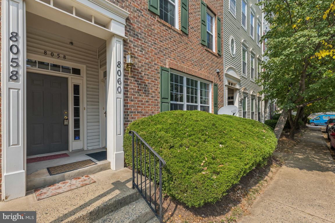 8058 GENEA WAY #48, FALLS CHURCH, Virginia 22042, 3 Bedrooms Bedrooms, ,2 BathroomsBathrooms,Residential,For sale,8058 GENEA WAY #48,VAFX2262488 MLS # VAFX2262488
