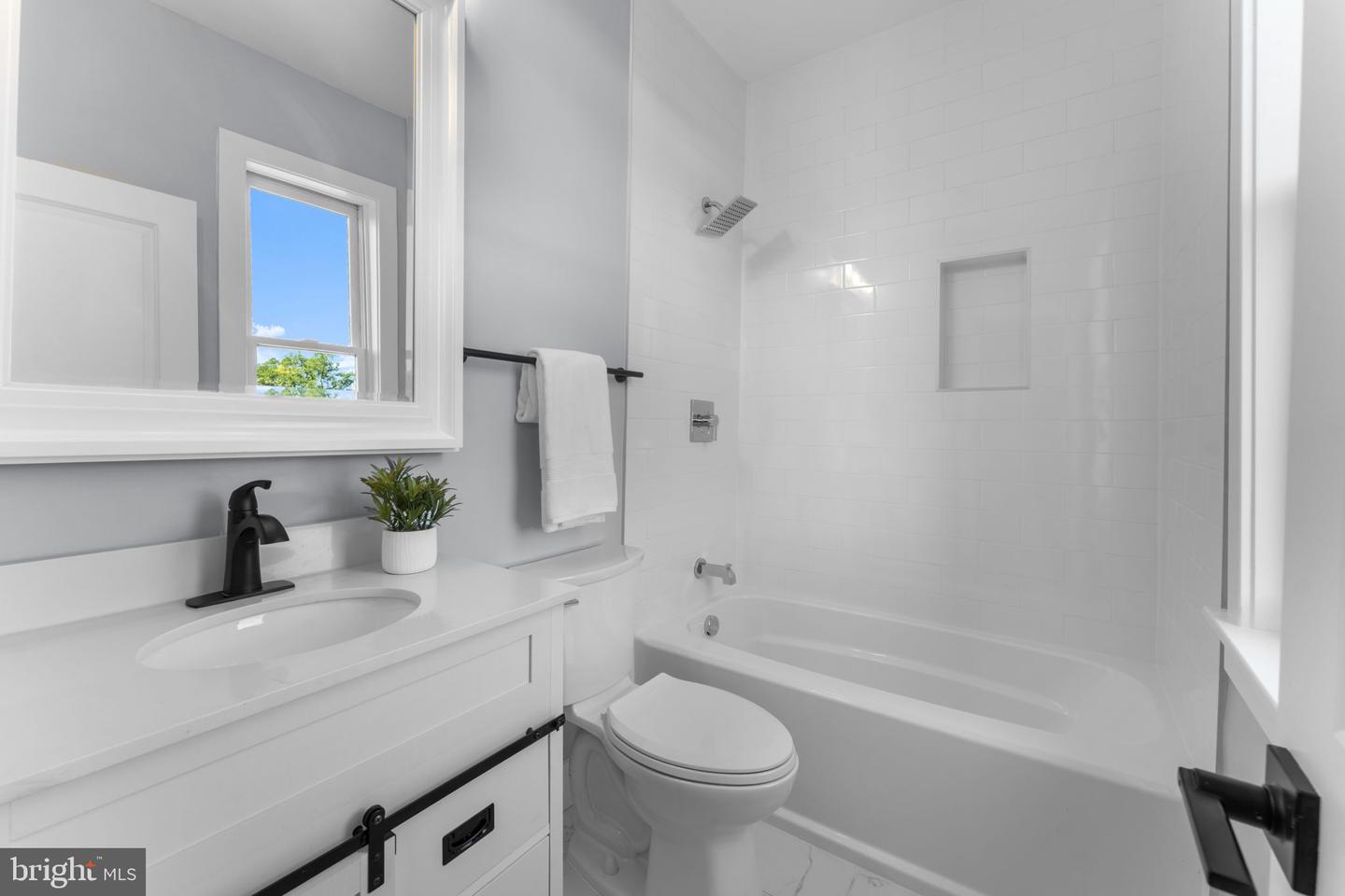 2331 HIGH ST SE, WASHINGTON, District Of Columbia 20020, 4 Bedrooms Bedrooms, ,4 BathroomsBathrooms,Residential,For sale,2331 HIGH ST SE,DCDC2198806 MLS # DCDC2198806