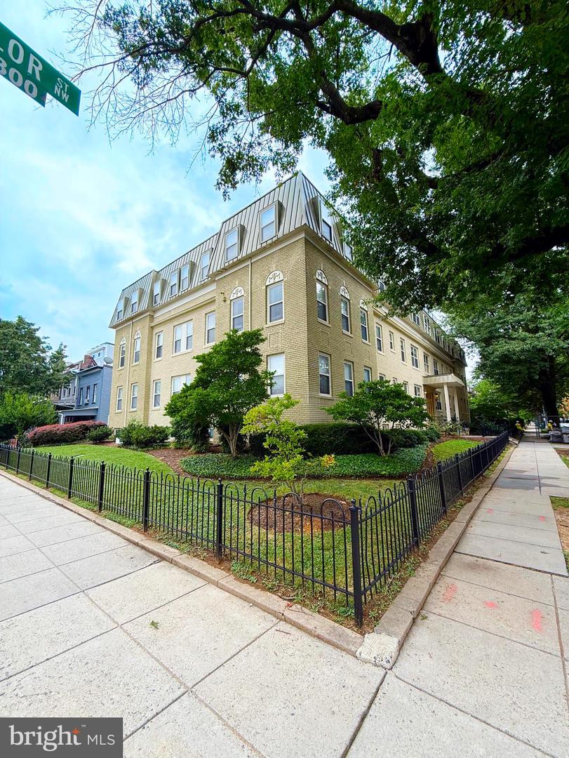 1300 TAYLOR ST NW #4, WASHINGTON, District Of Columbia 20011, 2 Bedrooms Bedrooms, ,2 BathroomsBathrooms,Residential,For sale,1300 TAYLOR ST NW #4,DCDC2206988 MLS # DCDC2206988