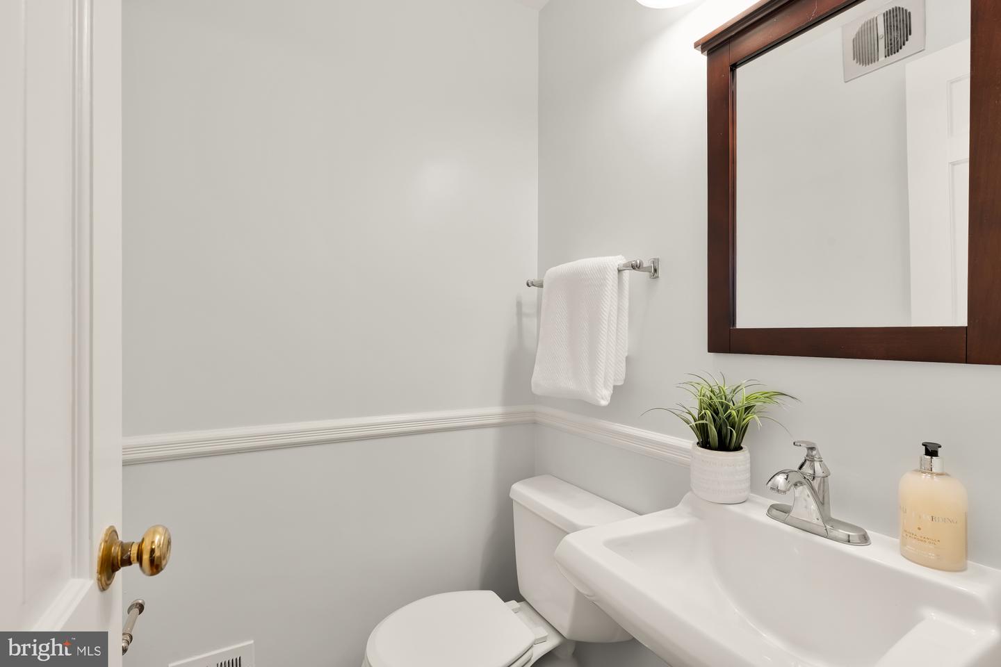1929 39TH ST NW, WASHINGTON, District Of Columbia 20007, 3 Bedrooms Bedrooms, ,3 BathroomsBathrooms,Residential,For sale,1929 39TH ST NW,DCDC2208572 MLS # DCDC2208572