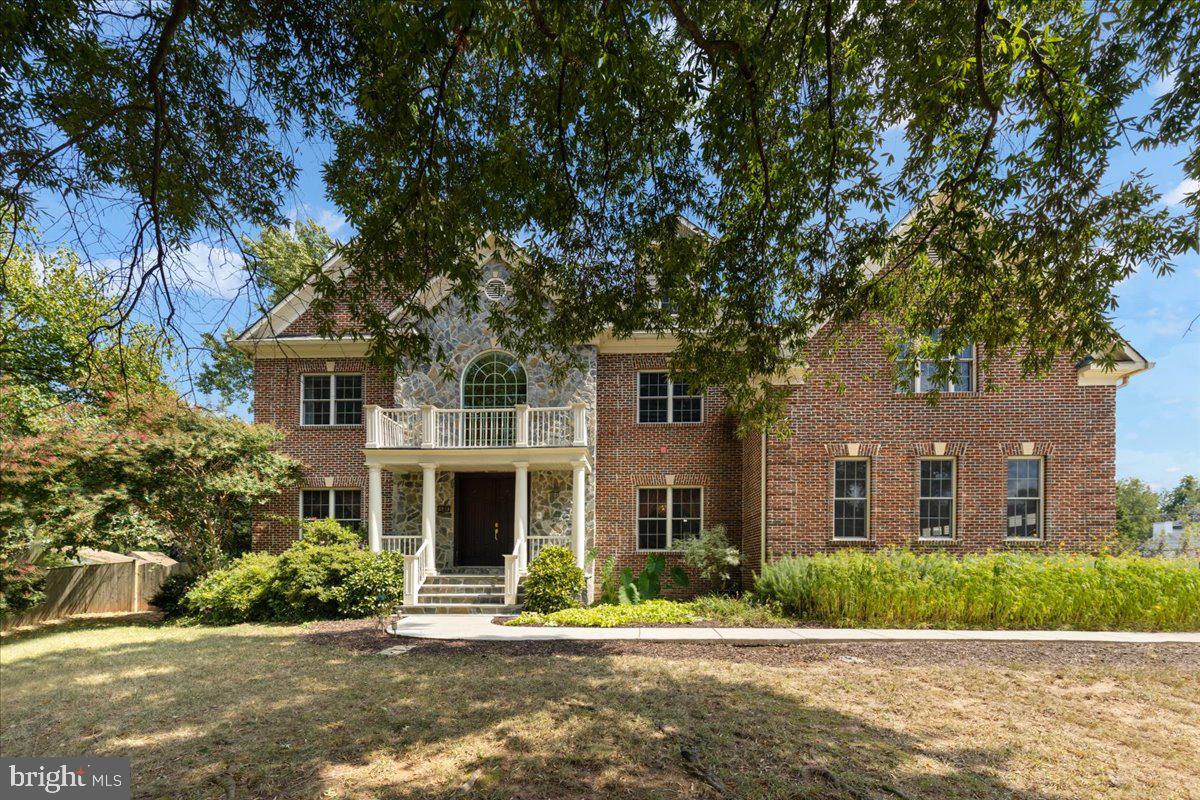 8813 OAK LEAF DR, ALEXANDRIA, Virginia 22309, 6 Bedrooms Bedrooms, ,7 BathroomsBathrooms,Residential,For sale,8813 OAK LEAF DR,VAFX2253734 MLS # VAFX2253734