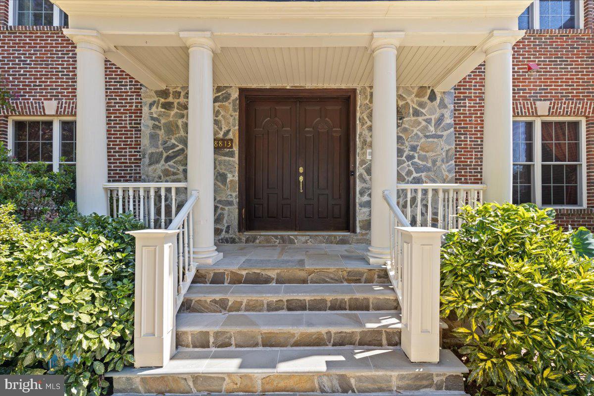 8813 OAK LEAF DR, ALEXANDRIA, Virginia 22309, 6 Bedrooms Bedrooms, ,7 BathroomsBathrooms,Residential,For sale,8813 OAK LEAF DR,VAFX2253734 MLS # VAFX2253734