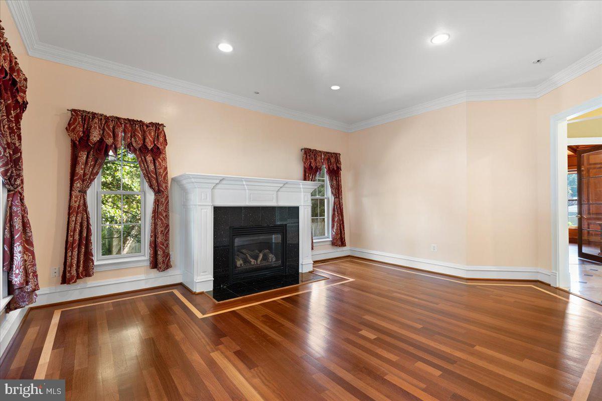 8813 OAK LEAF DR, ALEXANDRIA, Virginia 22309, 6 Bedrooms Bedrooms, ,7 BathroomsBathrooms,Residential,For sale,8813 OAK LEAF DR,VAFX2253734 MLS # VAFX2253734