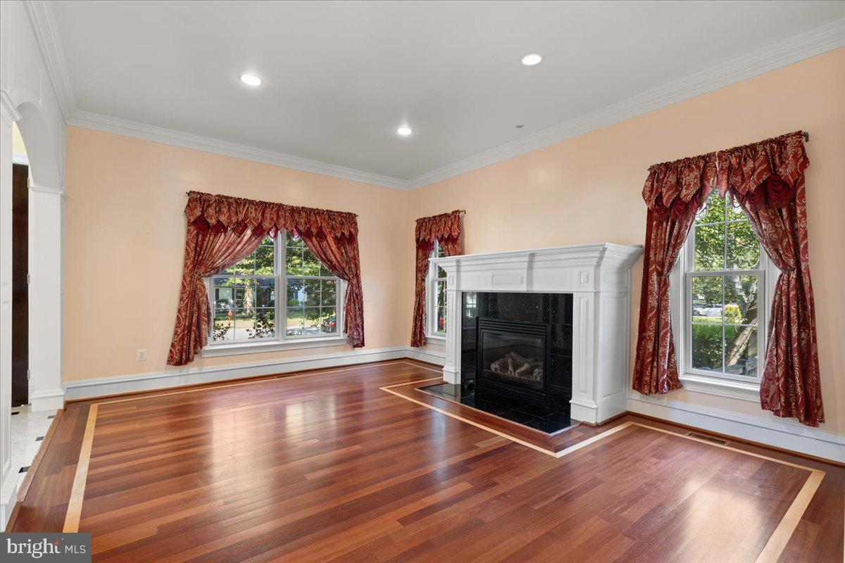 8813 OAK LEAF DR, ALEXANDRIA, Virginia 22309, 6 Bedrooms Bedrooms, ,7 BathroomsBathrooms,Residential,For sale,8813 OAK LEAF DR,VAFX2253734 MLS # VAFX2253734