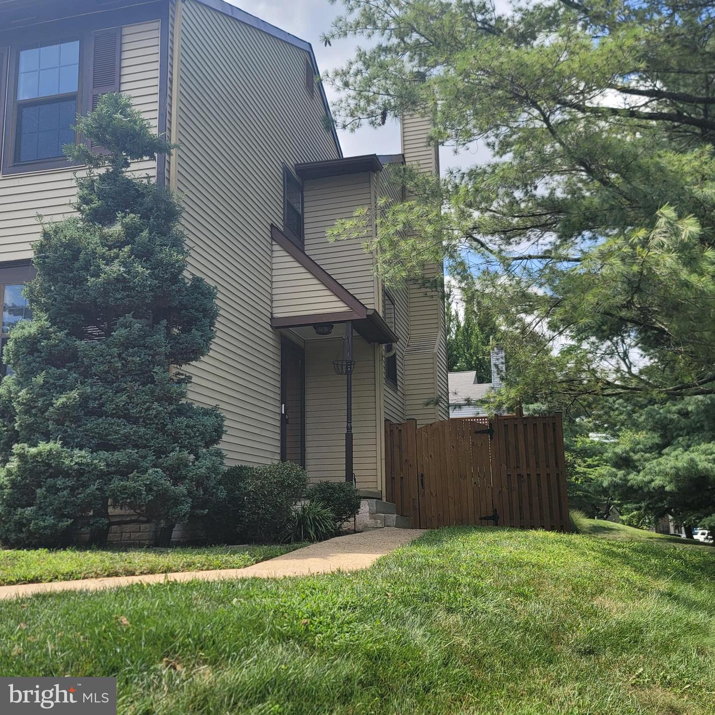 23 JERMYN CT, STERLING, Virginia 20165, 4 Bedrooms Bedrooms, ,3 BathroomsBathrooms,Residential,For sale,23 JERMYN CT,VALO2102456 MLS # VALO2102456