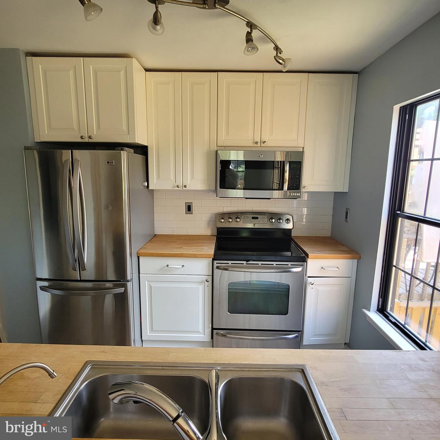 23 JERMYN CT, STERLING, Virginia 20165, 4 Bedrooms Bedrooms, ,3 BathroomsBathrooms,Residential,For sale,23 JERMYN CT,VALO2102456 MLS # VALO2102456