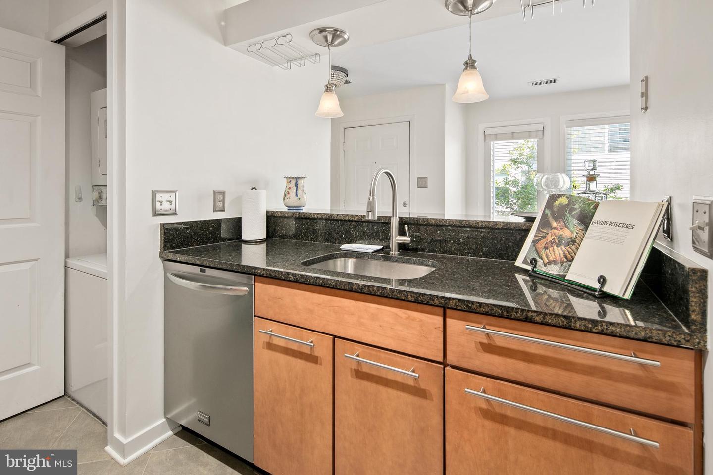 5566 LANGSTON BLVD #C-62, ARLINGTON, Virginia 22207, 2 Bedrooms Bedrooms, 8 Rooms Rooms,2 BathroomsBathrooms,Residential,For sale,5566 LANGSTON BLVD #C-62,VAAR2061234 MLS # VAAR2061234
