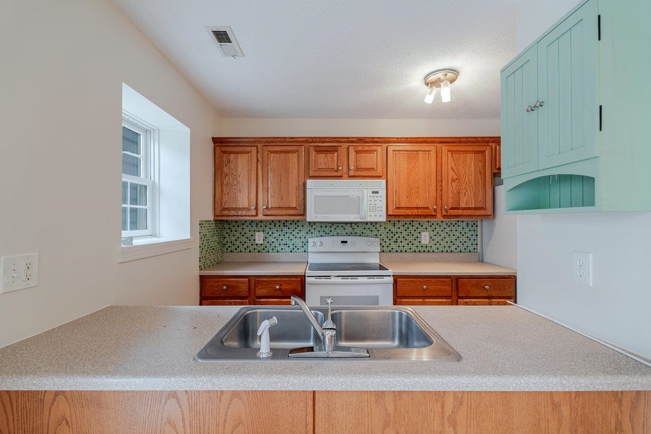 1046 MOLLY PITCHER PL, HARRISONBURG, Virginia 22802, 3 Bedrooms Bedrooms, ,2 BathroomsBathrooms,Residential,1046 MOLLY PITCHER PL,668760 MLS # 668760