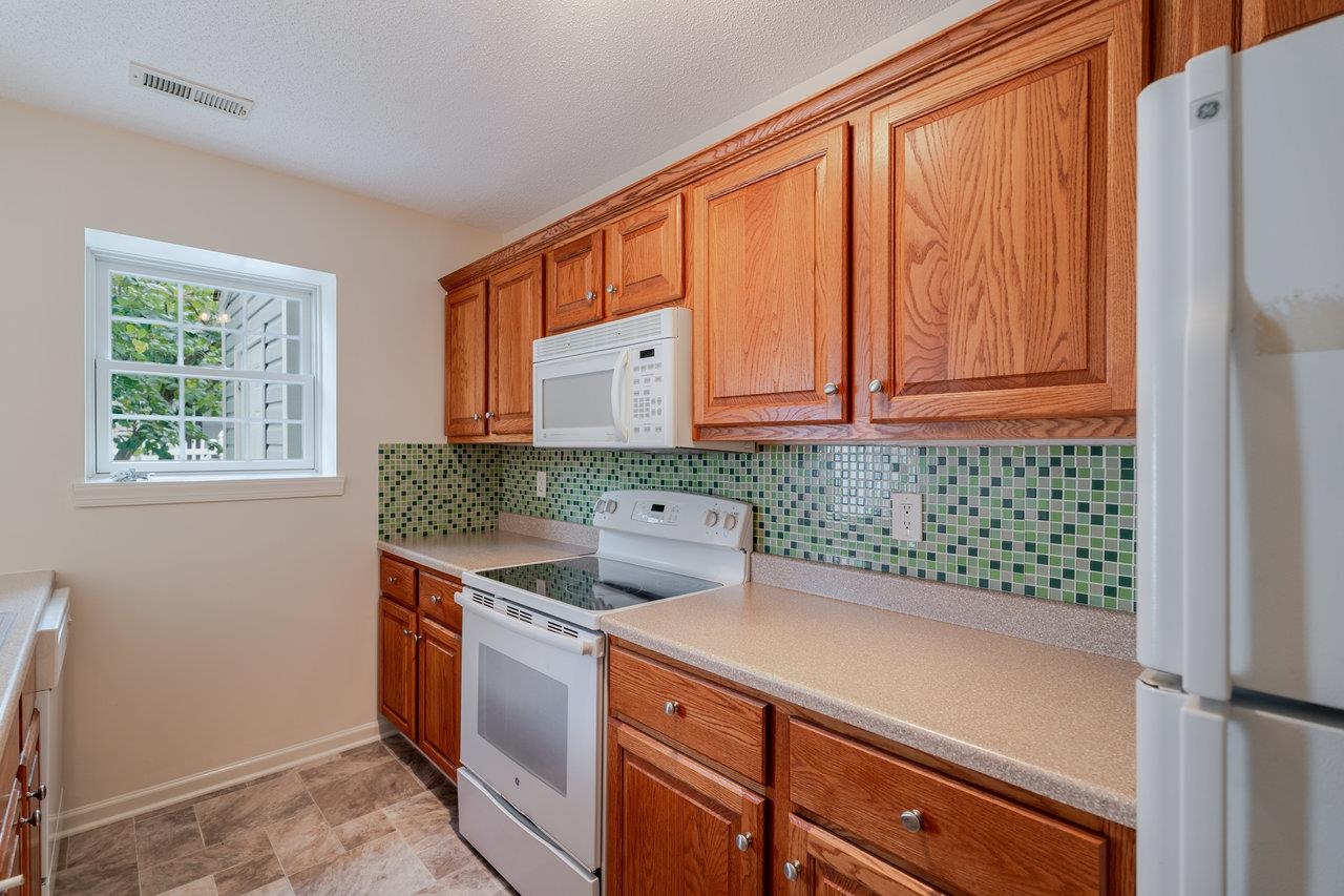 1046 MOLLY PITCHER PL, HARRISONBURG, Virginia 22802, 3 Bedrooms Bedrooms, ,2 BathroomsBathrooms,Residential,1046 MOLLY PITCHER PL,668760 MLS # 668760