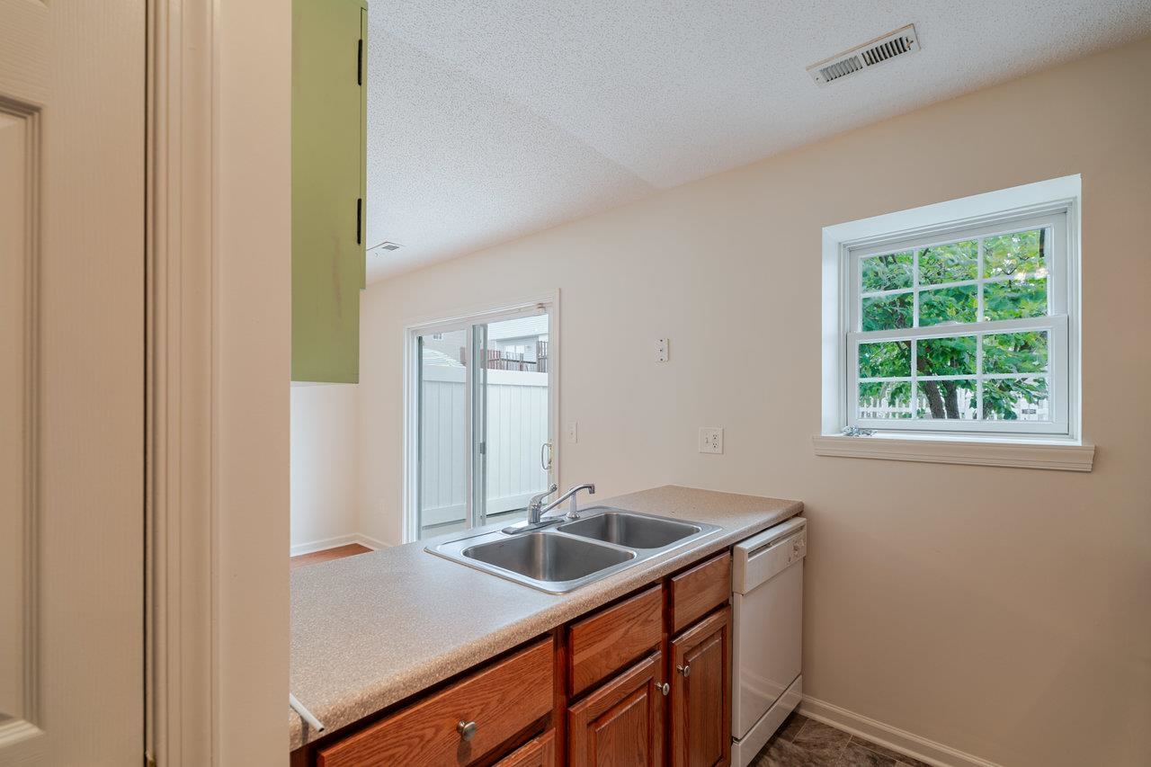 1046 MOLLY PITCHER PL, HARRISONBURG, Virginia 22802, 3 Bedrooms Bedrooms, ,2 BathroomsBathrooms,Residential,1046 MOLLY PITCHER PL,668760 MLS # 668760