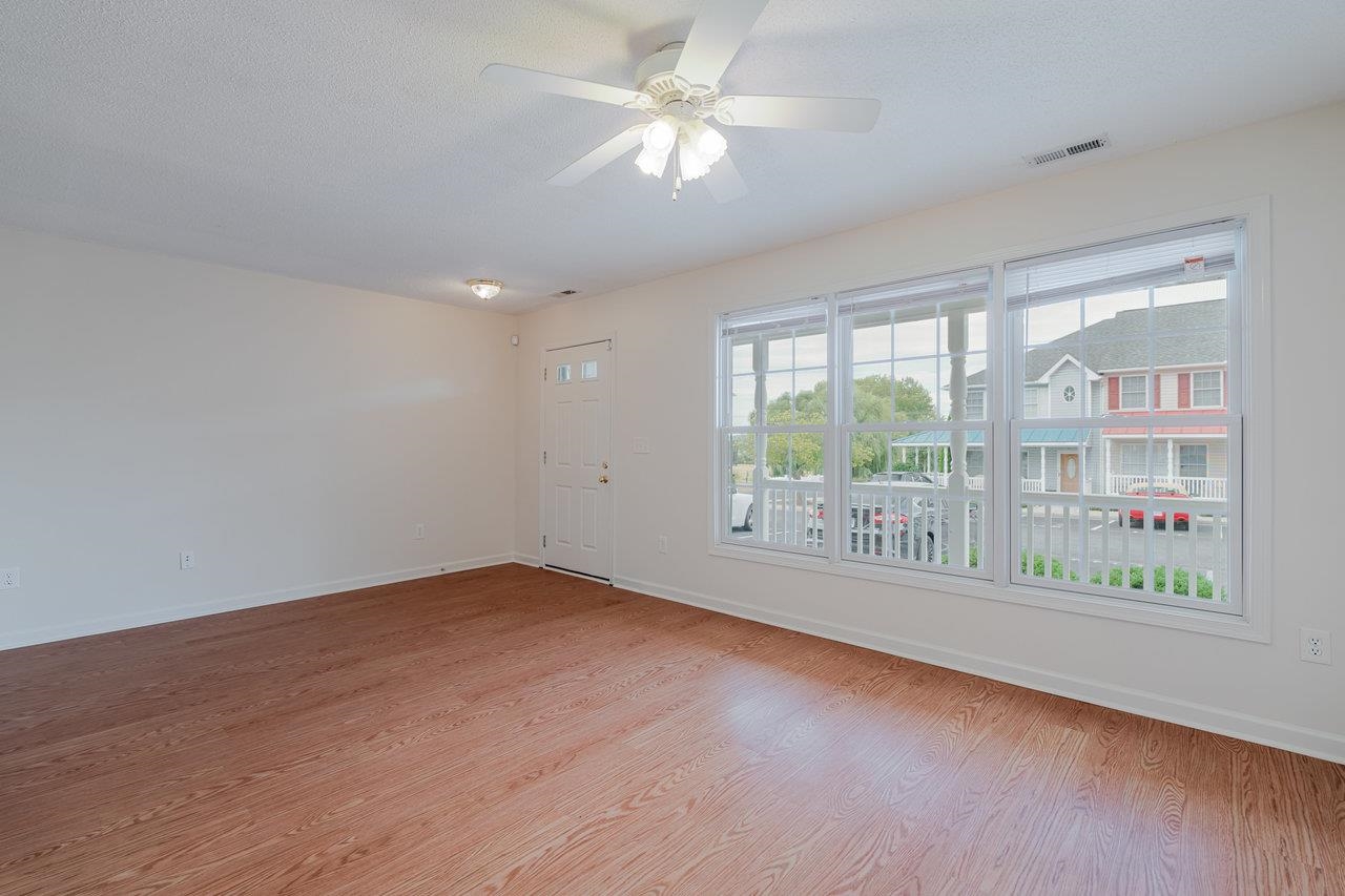 1046 MOLLY PITCHER PL, HARRISONBURG, Virginia 22802, 3 Bedrooms Bedrooms, ,2 BathroomsBathrooms,Residential,1046 MOLLY PITCHER PL,668760 MLS # 668760