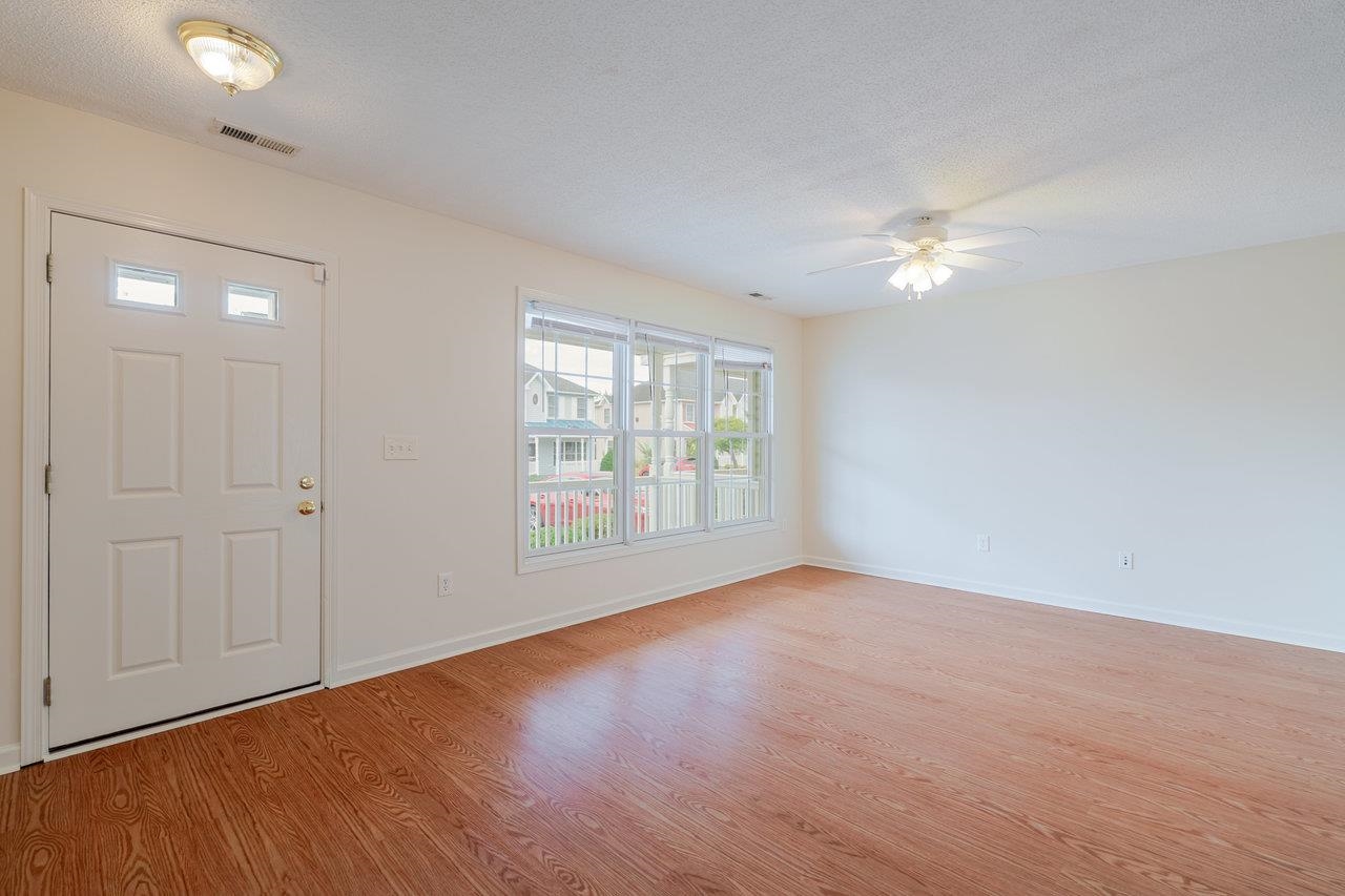 1046 MOLLY PITCHER PL, HARRISONBURG, Virginia 22802, 3 Bedrooms Bedrooms, ,2 BathroomsBathrooms,Residential,1046 MOLLY PITCHER PL,668760 MLS # 668760
