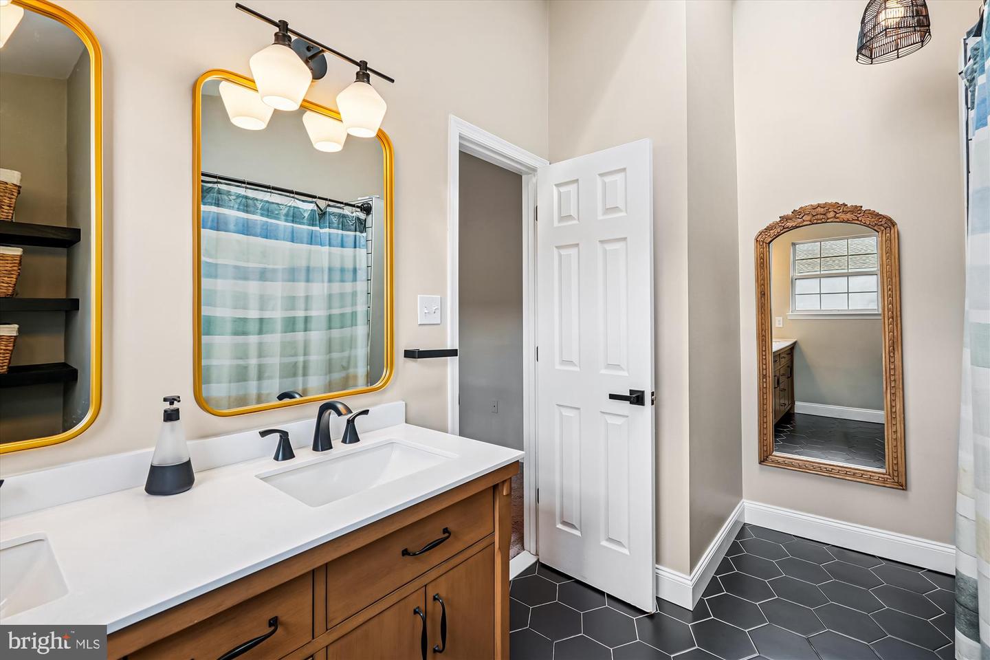 47371 SUNRISE TER, STERLING, Virginia 20165, 3 Bedrooms Bedrooms, ,2 BathroomsBathrooms,Residential,For sale,47371 SUNRISE TER,VALO2104850 MLS # VALO2104850