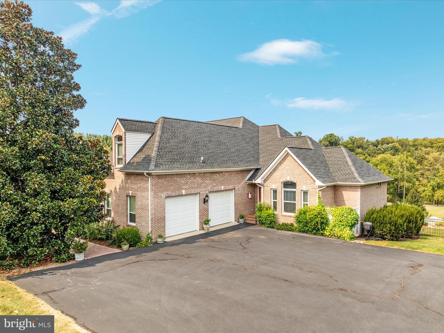 398 CLIFFSIDE DR, EDINBURG, Virginia 22824, 5 Bedrooms Bedrooms, ,4 BathroomsBathrooms,Residential,For sale,398 CLIFFSIDE DR,VASH2012280 MLS # VASH2012280