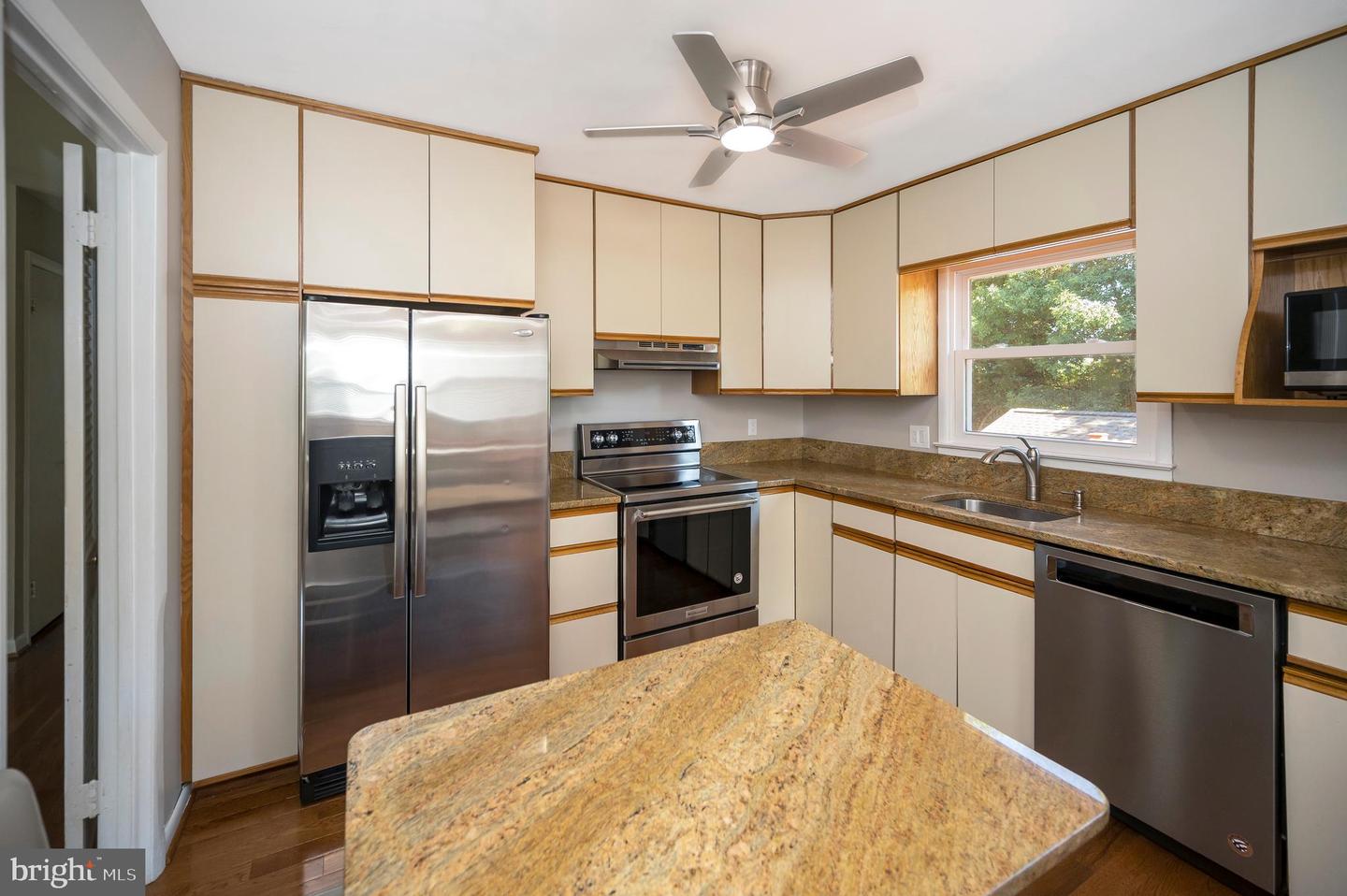 6400 KROY DR, SPRINGFIELD, Virginia 22150, 4 Bedrooms Bedrooms, ,2 BathroomsBathrooms,Residential,For sale,6400 KROY DR,VAFX2262680 MLS # VAFX2262680
