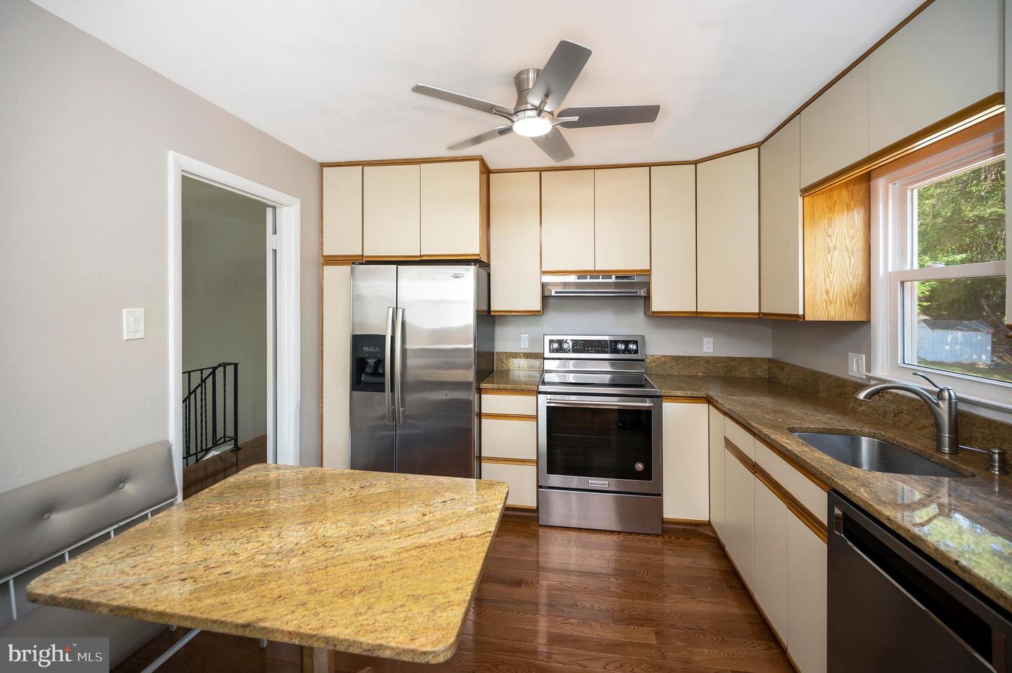 6400 KROY DR, SPRINGFIELD, Virginia 22150, 4 Bedrooms Bedrooms, ,2 BathroomsBathrooms,Residential,For sale,6400 KROY DR,VAFX2262680 MLS # VAFX2262680