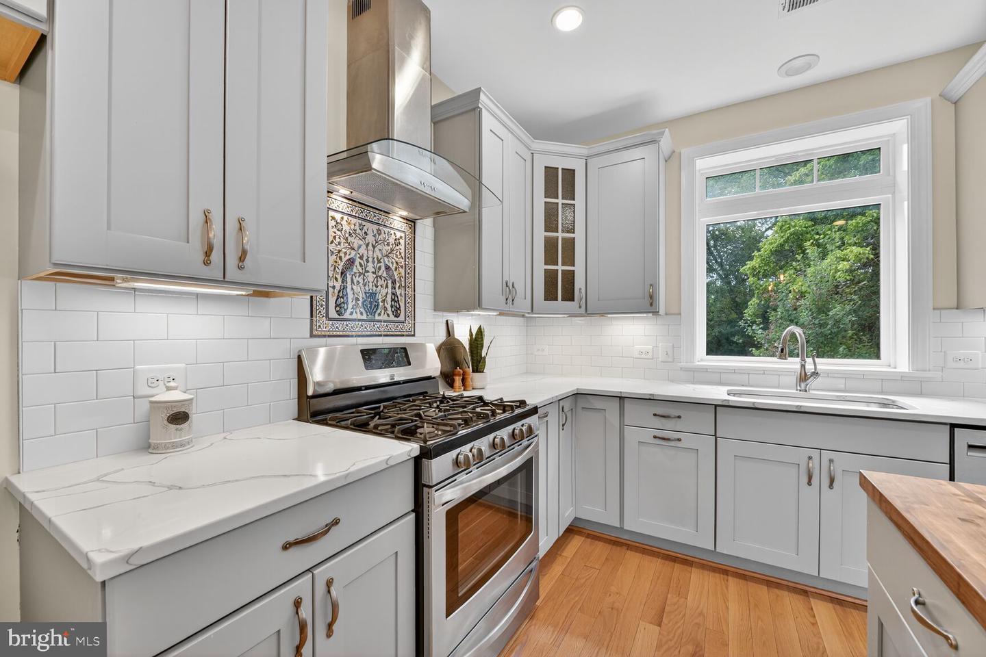 2828 N VAN BUREN ST, ARLINGTON, Virginia 22213, 5 Bedrooms Bedrooms, ,5 BathroomsBathrooms,Residential,For sale,2828 N VAN BUREN ST,VAAR2062550 MLS # VAAR2062550
