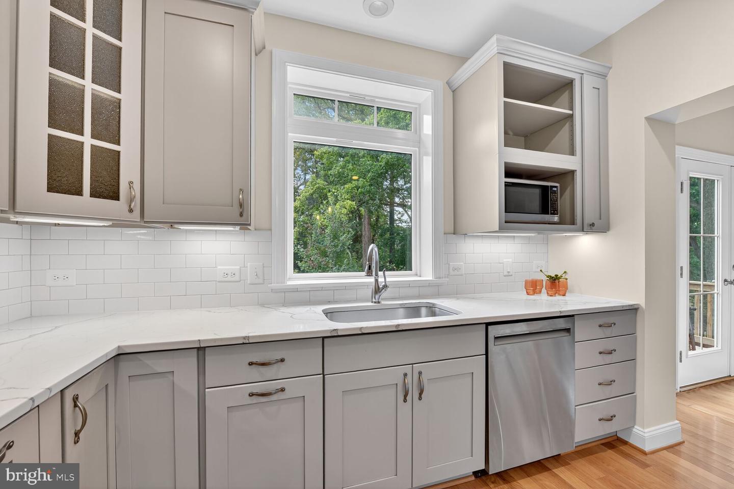 2828 N VAN BUREN ST, ARLINGTON, Virginia 22213, 5 Bedrooms Bedrooms, ,5 BathroomsBathrooms,Residential,For sale,2828 N VAN BUREN ST,VAAR2062550 MLS # VAAR2062550