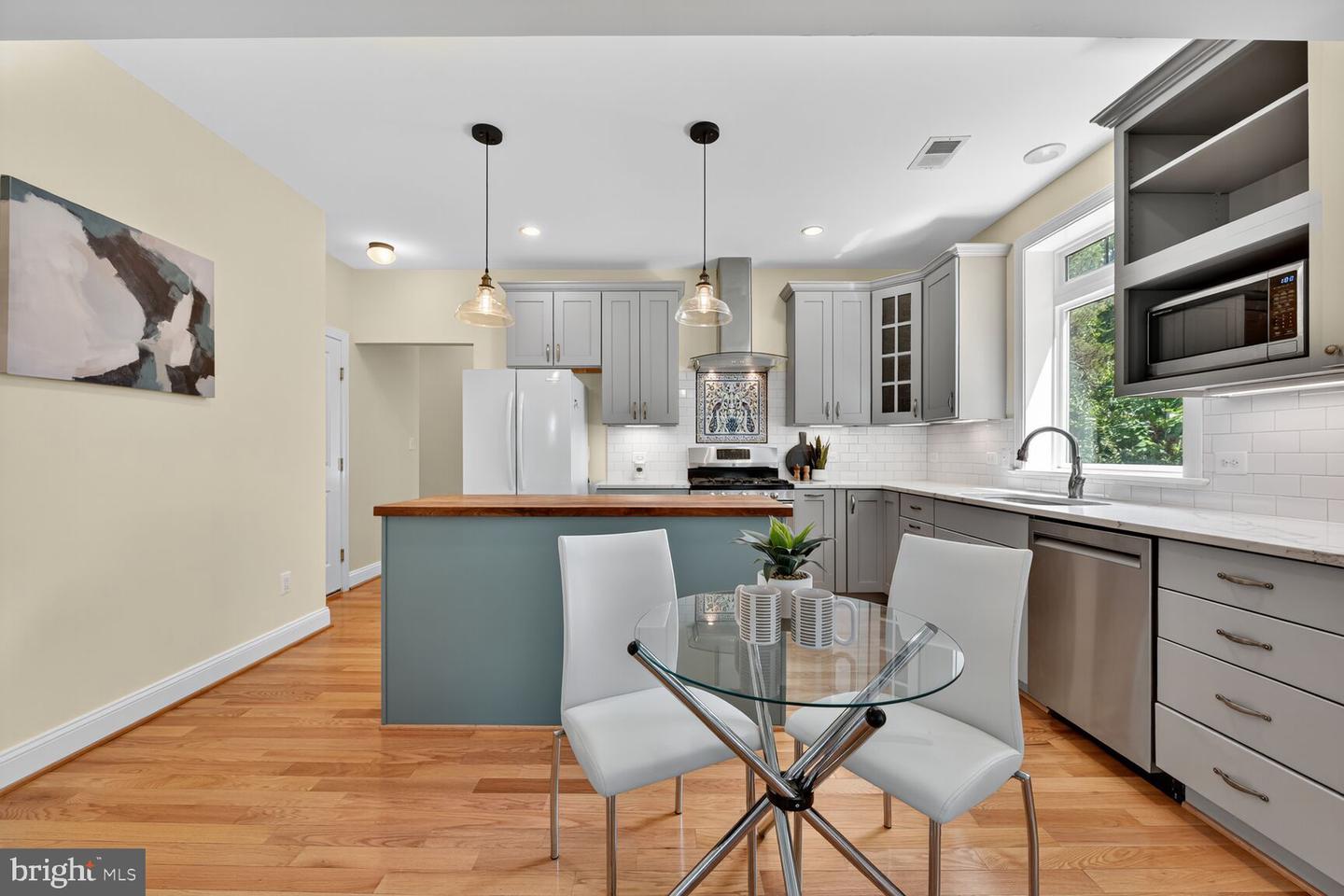 2828 N VAN BUREN ST, ARLINGTON, Virginia 22213, 5 Bedrooms Bedrooms, ,5 BathroomsBathrooms,Residential,For sale,2828 N VAN BUREN ST,VAAR2062550 MLS # VAAR2062550