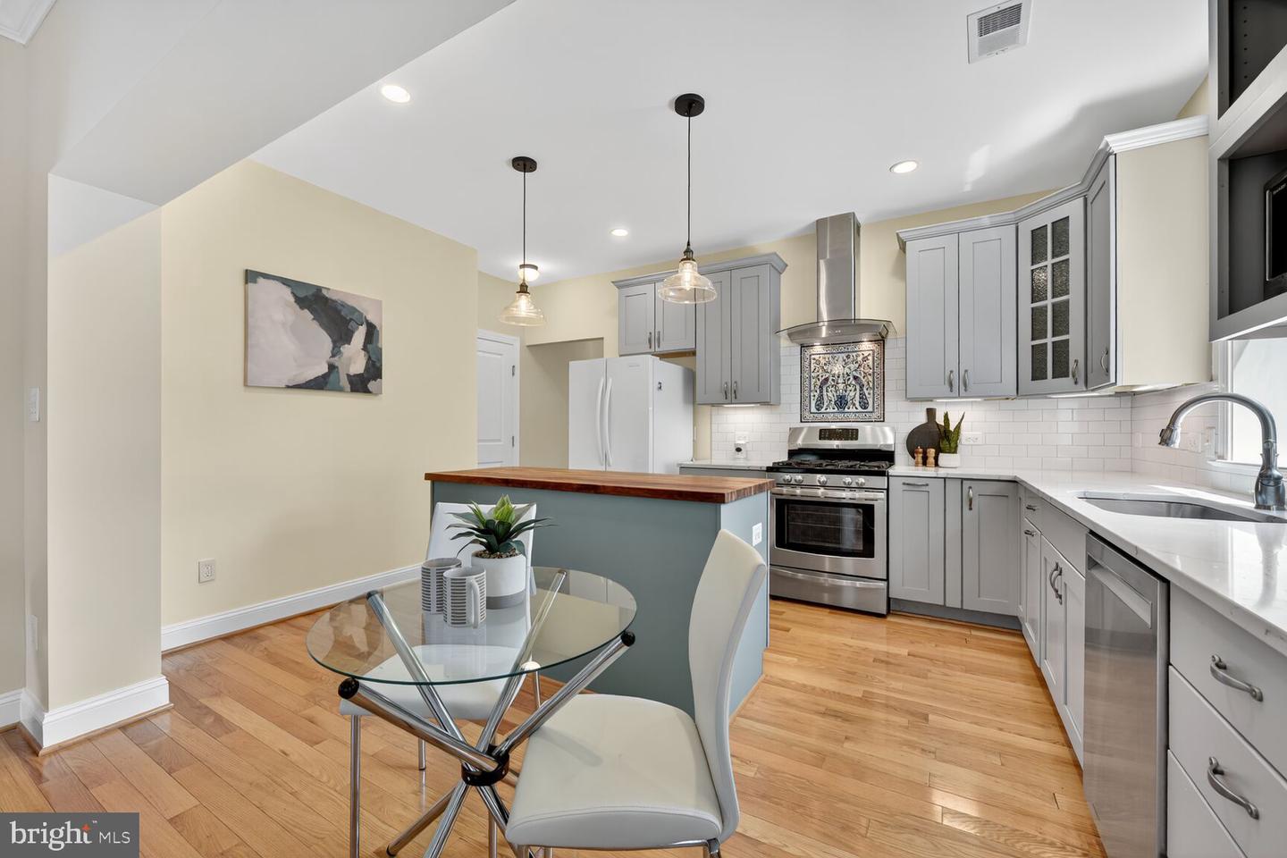 2828 N VAN BUREN ST, ARLINGTON, Virginia 22213, 5 Bedrooms Bedrooms, ,5 BathroomsBathrooms,Residential,For sale,2828 N VAN BUREN ST,VAAR2062550 MLS # VAAR2062550