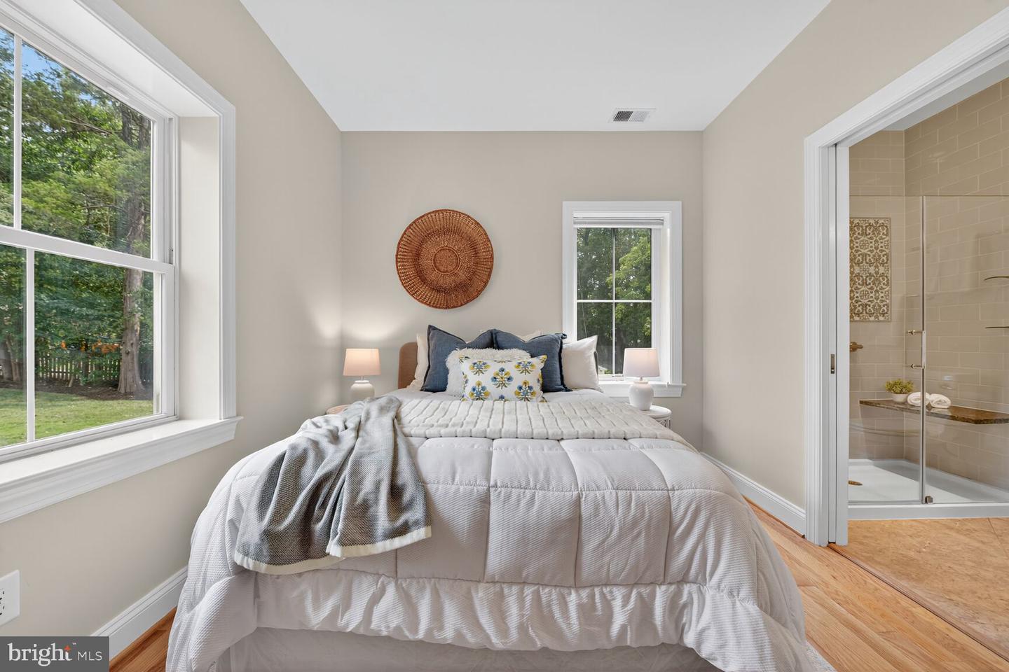 2828 N VAN BUREN ST, ARLINGTON, Virginia 22213, 5 Bedrooms Bedrooms, ,5 BathroomsBathrooms,Residential,For sale,2828 N VAN BUREN ST,VAAR2062550 MLS # VAAR2062550
