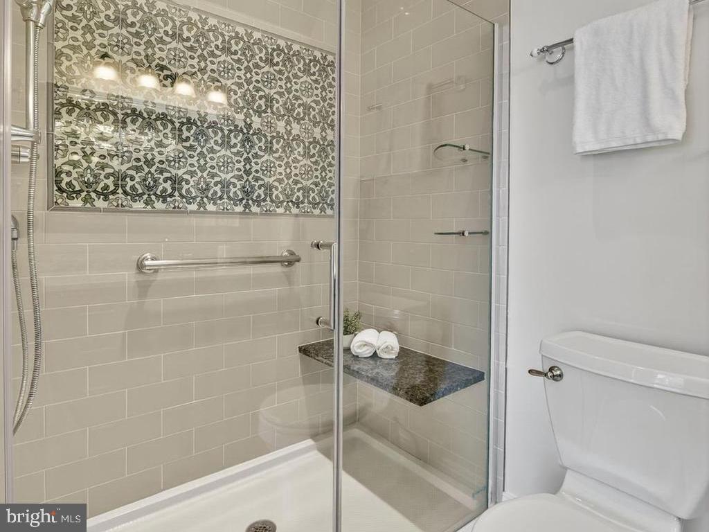 2828 N VAN BUREN ST, ARLINGTON, Virginia 22213, 5 Bedrooms Bedrooms, ,5 BathroomsBathrooms,Residential,For sale,2828 N VAN BUREN ST,VAAR2062550 MLS # VAAR2062550