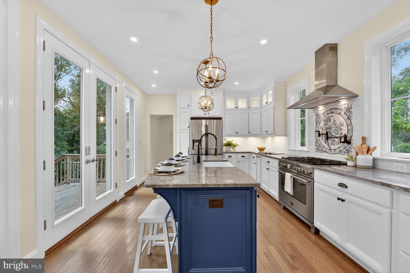 2828 N VAN BUREN ST, ARLINGTON, Virginia 22213, 5 Bedrooms Bedrooms, ,5 BathroomsBathrooms,Residential,For sale,2828 N VAN BUREN ST,VAAR2062550 MLS # VAAR2062550